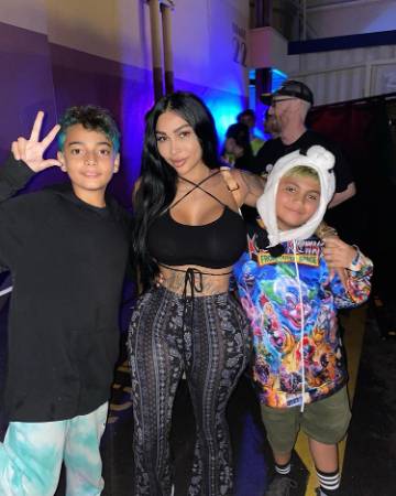 Brittanya Razavi having fun with her kids